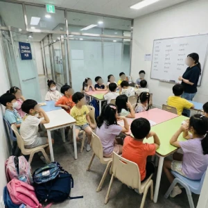 Lớp học đông đúc